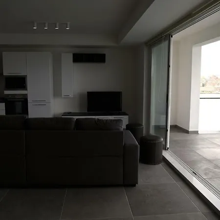 Apartment 9 Appartement *